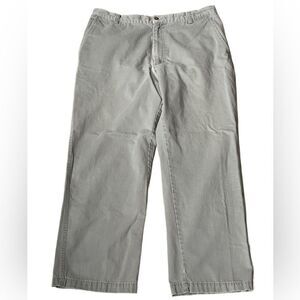 Woolrich Men’s Straight Leg Khaki Pants in the Color Fieldstone (36/30)